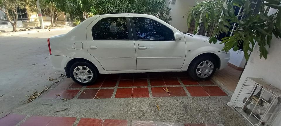 Se vende carro logan 2014 expression en Barranquilla