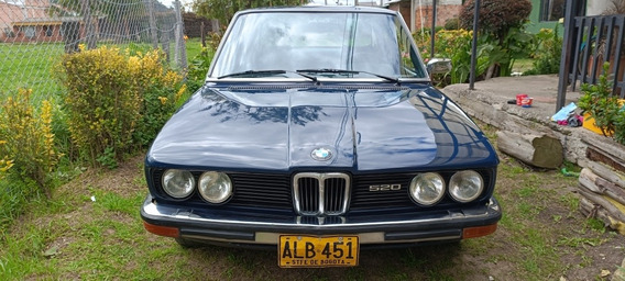 Carro BMW familiar clasico